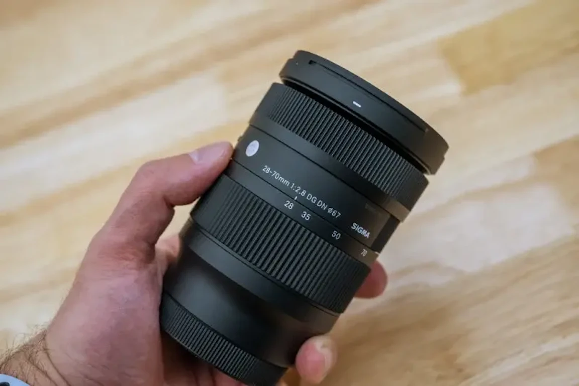 SIGMA ズームレンズ 28-70mm 60-200mm SIGMA 28-70mm F2.8 DG DN | Contemporaryのレビュー比較まとめ 軽量f2